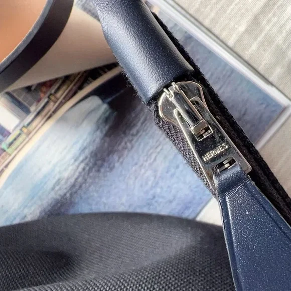 Hermes Herbag Zip Retourne 31 PM Toile Vache Hunter Black and Dark Blue PHW - Picture 11 of 11